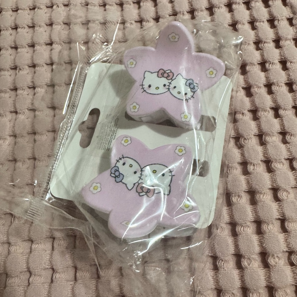 NWT Hello Kitty-Star Shaped Clips